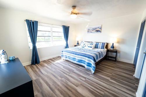 Newly Renovated 3br2ba Duplex With Private Dock