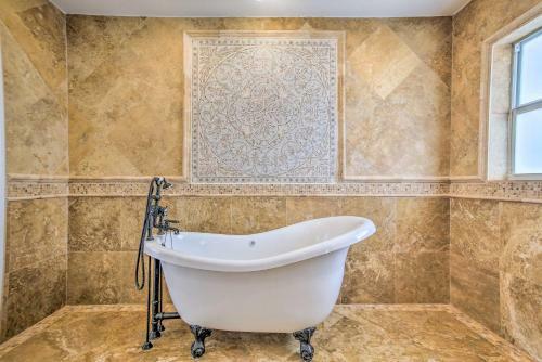 Sunny Waterfront Escape In Upscale Neighborhood!