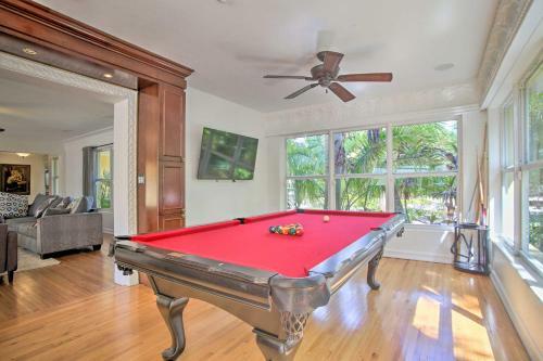 Sunny Waterfront Escape In Upscale Neighborhood!