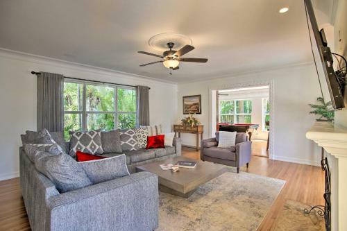 Sunny Waterfront Escape In Upscale Neighborhood!
