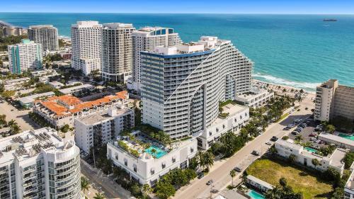 Modern Luxury Beach Hotel Large 2 Bedroom With Views 1707