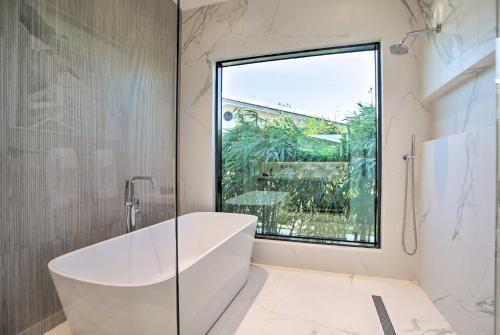 Sleek And Chic Waterfront Home With Private Pool!