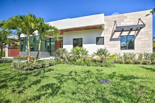 Sleek And Chic Waterfront Home With Private Pool!