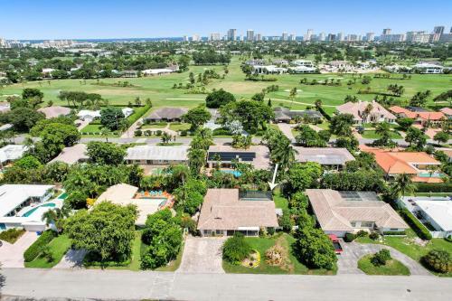 Family Friendly Home- 7 Minutes From The Beach!