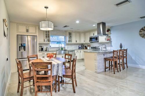Updated Largo Home With Private Pool And Lanai!