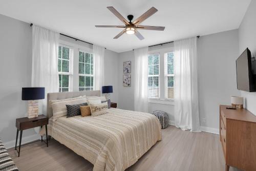Contemporary Bungalow - 2 Blocks From San Marco Square!!