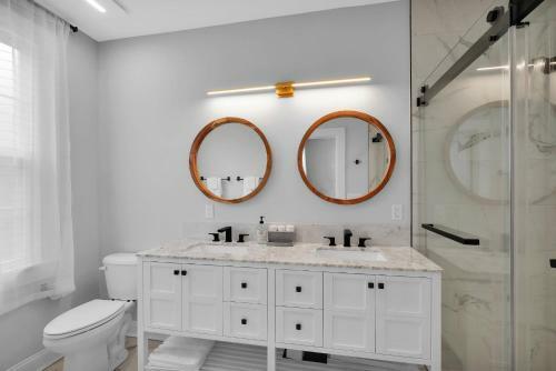 Contemporary Bungalow - 2 Blocks From San Marco Square!!