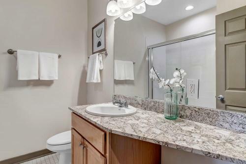 Modern, Insta-worthy 2b Townhome In Walkable Springfield!