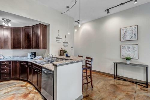 Modern, Insta-worthy 2b Townhome In Walkable Springfield!