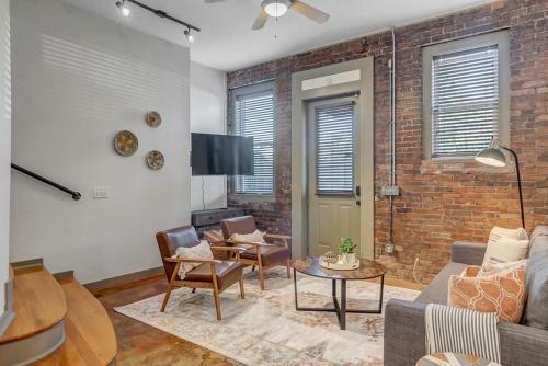 Modern, Insta-worthy 2b Townhome In Walkable Springfield!