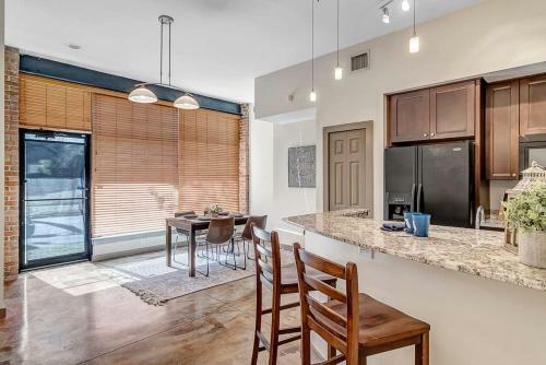Modern, Insta-worthy 2b Townhome In Walkable Springfield!
