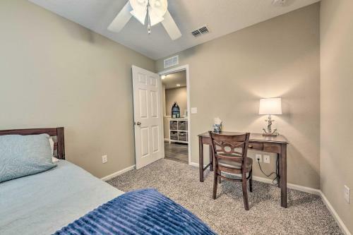 Bright Jacksonville Townhome 3 Mi To Beach!