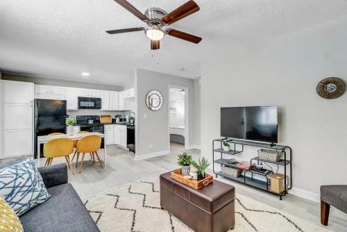 Cozy Apartment On Shaded Street!