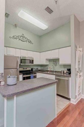 Stylish 2 Br Apartment - Perfect For Relaxing!