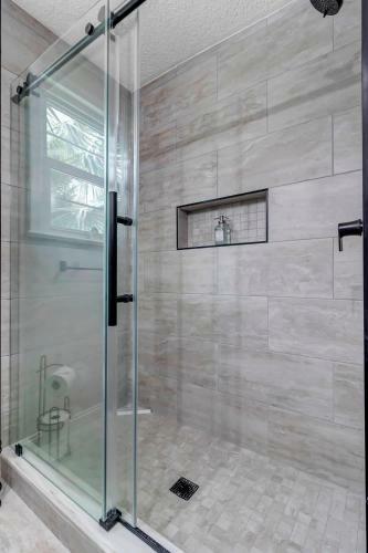 Modern 2 Br Condo - 2 Block From San Marco