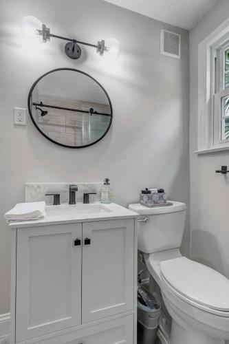 Modern 2 Br Condo - 2 Block From San Marco