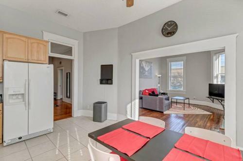 Apartamento Bright & Spacious Apt - Very Pet Friendly!