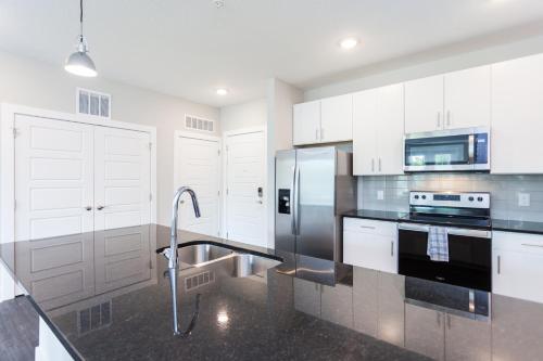Stay Gia Modern 2 Bedroom Apartment At The Exchange