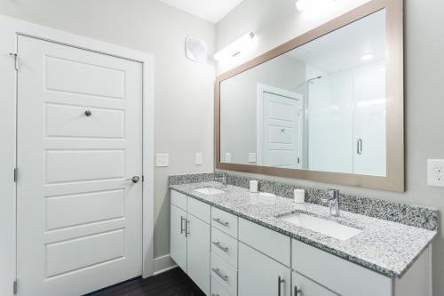 Stay Gia Modern 2 Bedroom Apartment At The Exchange