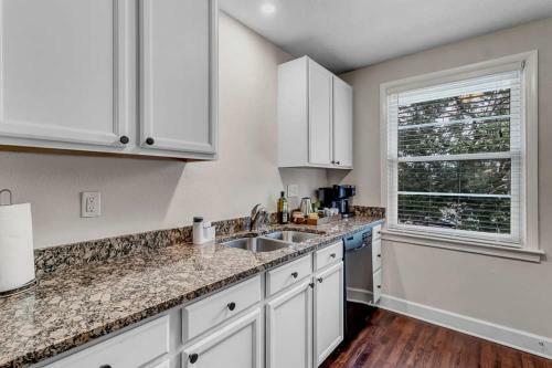 Adorable Condo - 2 Blocks From San Marco Square!!!
