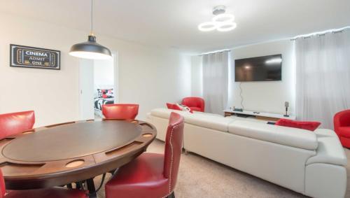 Champions Gate Grand Escape - Six Bedroom Home