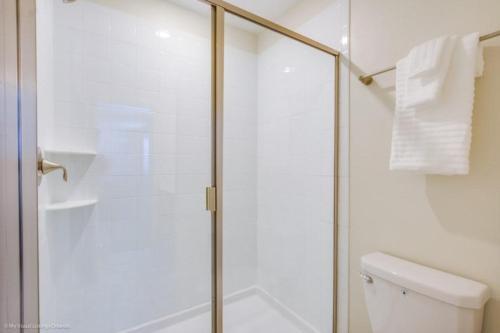 5 Bed Pool With Overflowing Spa In Champions Gate! Villa