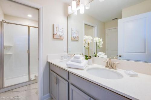 5 Bed Pool With Overflowing Spa In Champions Gate! Villa