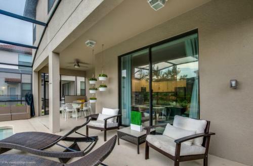Spectacular Lassie Pool House View