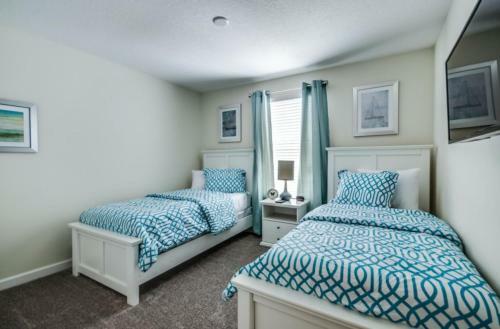 Spacious 6 Bedroom Home Free Water Park