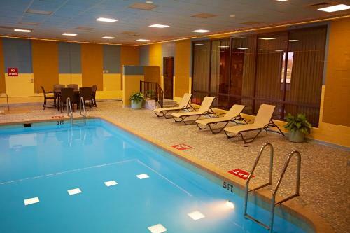 Don Hall's Guesthouse Hotel & Conference Center