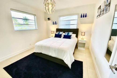 Cozy House In Hollywood + Decaf + Tea And More!