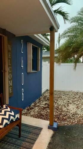 Mid-century Modern Unit In Hollywood