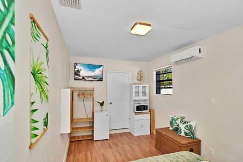 Tropical Studio In Hollywood Florida