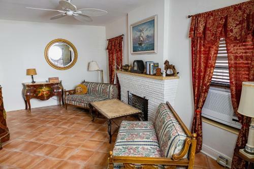 Charming Historical Paradise Home Close To Beach