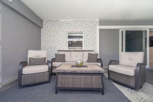 Cozy 4bdr 2 Bath Private Home With Heated Pool