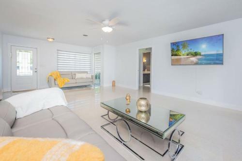 Cozy 4bdr 2 Bath Private Home With Heated Pool