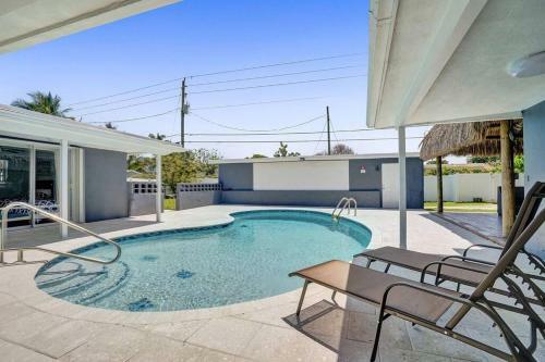 Garden Home In Heaven Sunny Pool Tiki Hut