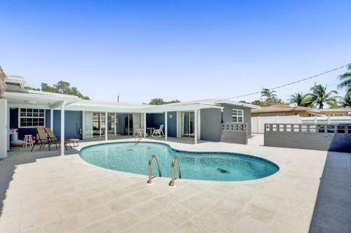 Garden Home In Heaven Sunny Pool Tiki Hut