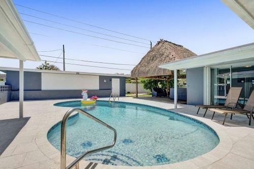 Garden Home In Heaven Sunny Pool Tiki Hut