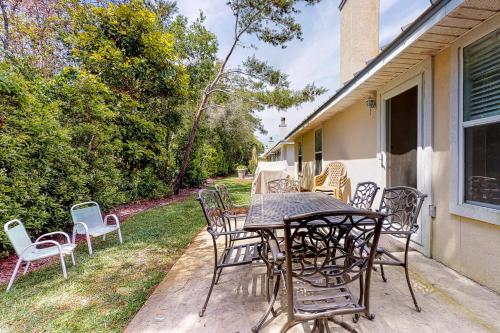 5 Bed 2 Bath Vacation Home In Destin