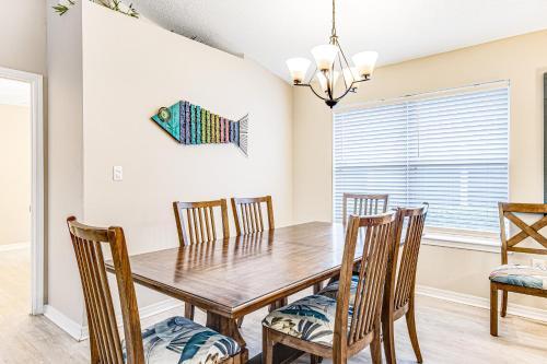 5 Bed 2 Bath Vacation Home In Destin
