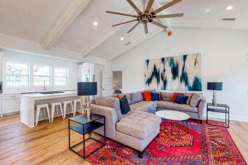 Cottages Of Crystal Beach: Clipper Cove
