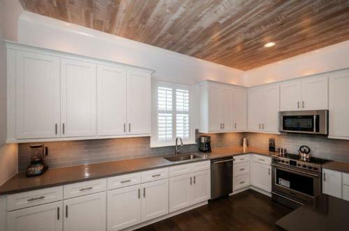 Sunshine Retreat By Destin Getaways