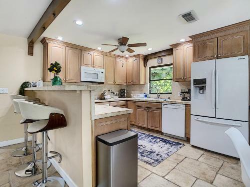 Villa Entire House* Luxurious Home,heated Pool*