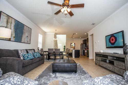 Villa 8956 Rhodes Street