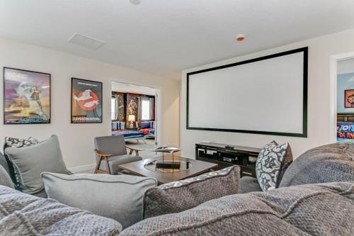 Superior 9 Bed Games Room, Pool Spa Themed Rooms! Home