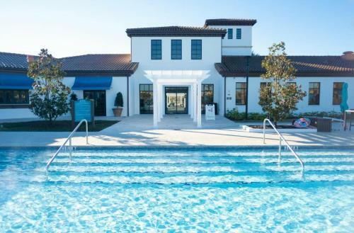 Exquisitely Prestige Large Home With Private Pool