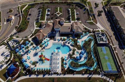 Exquisitely Prestige Large Home With Private Pool