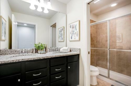Exquisitely Prestige Large Home With Private Pool