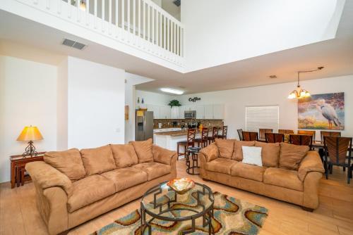 1219 Gorgeous Home W/3-master's*games Rm*themed Rm